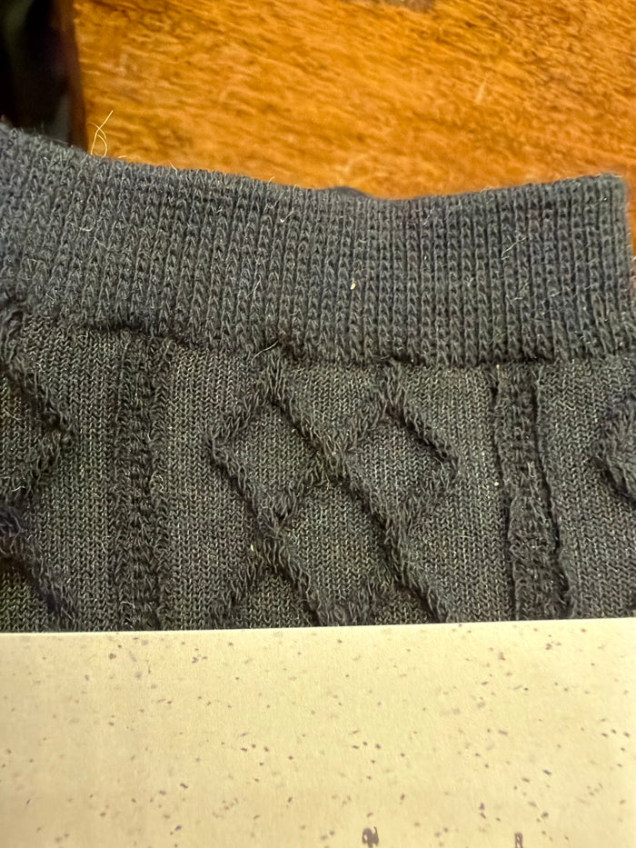 Mo : Vent diamond pattern socks featuring black and white geometric design, comfortable and stylish for everyday wear.