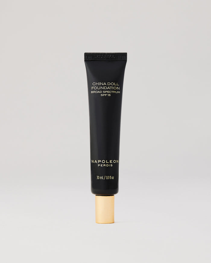 CHINA DOLL FOUNDATION BLACK LOOK 2 closed
