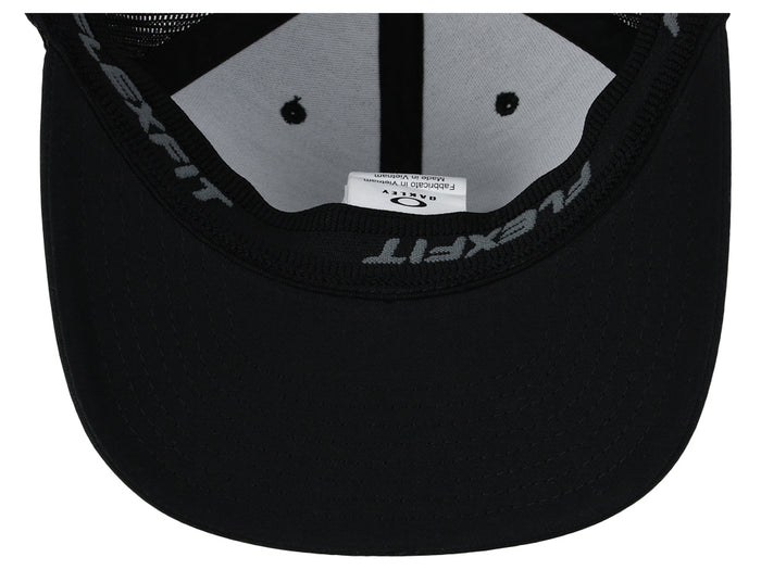 Oakley Golf Cresting Trucker - Black