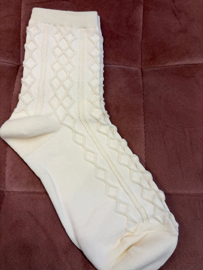 Mo : Vent Diamond socks featuring a stylish diamond pattern in soft fabric, perfect for casual or athletic wear.